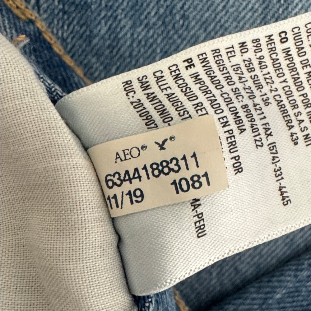 American Eagle Mom Jean Size 8 Regular Distressed Ripped Knees - Picture 16 of 16